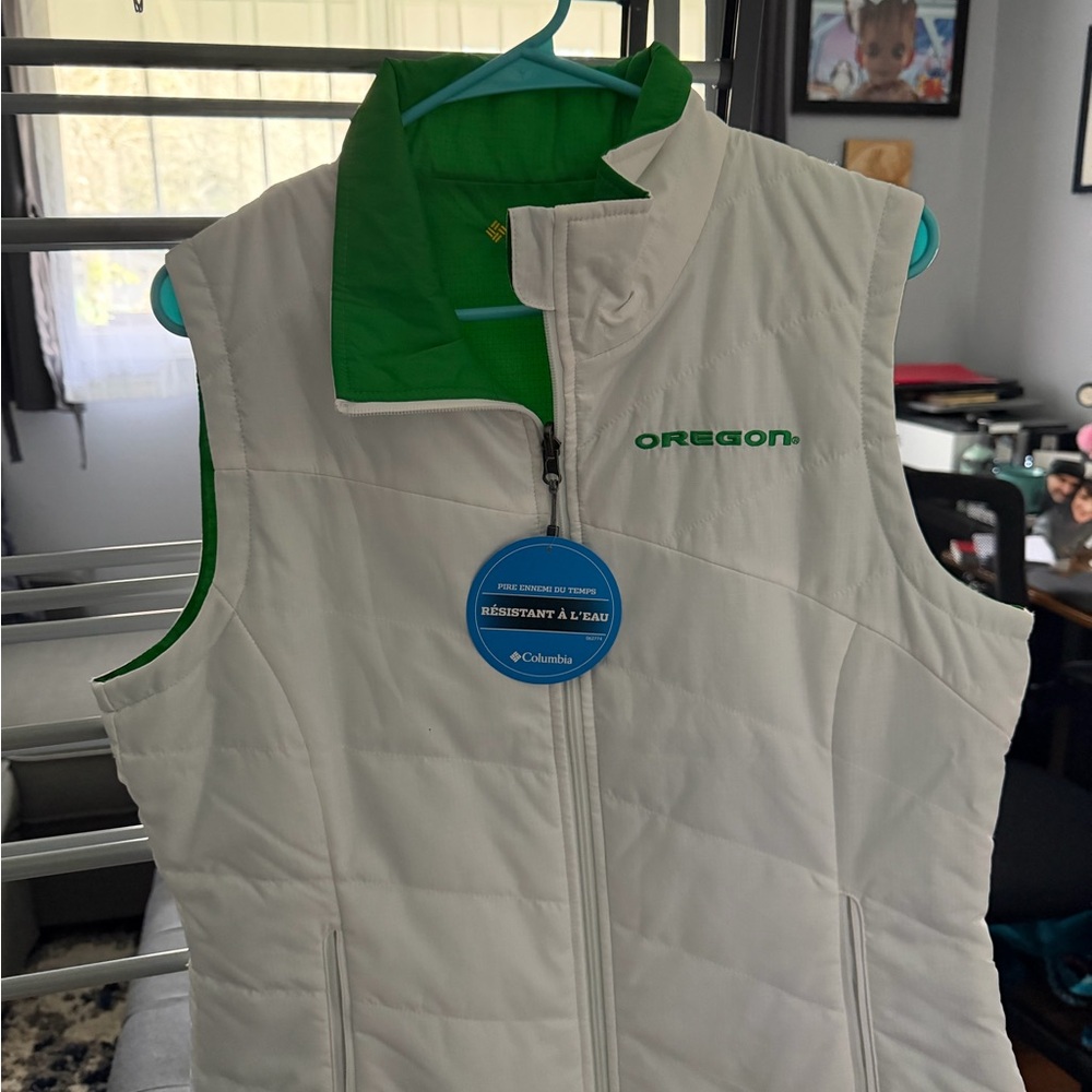 Columbia Oregon Powder Puff Vest in White and Green